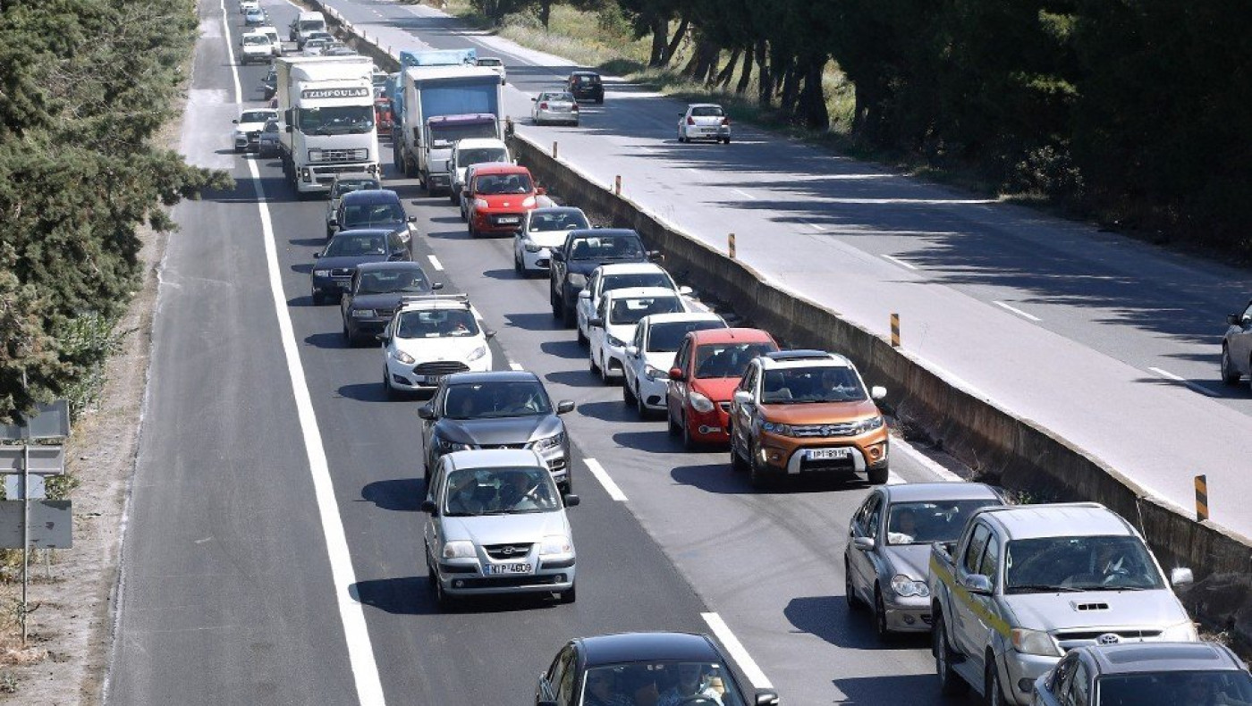 Θεσσαλονίκη: Σύγκρουση τριών οχημάτων στη Μουδανίων-Μετ' εμποδίων η επιστροφή