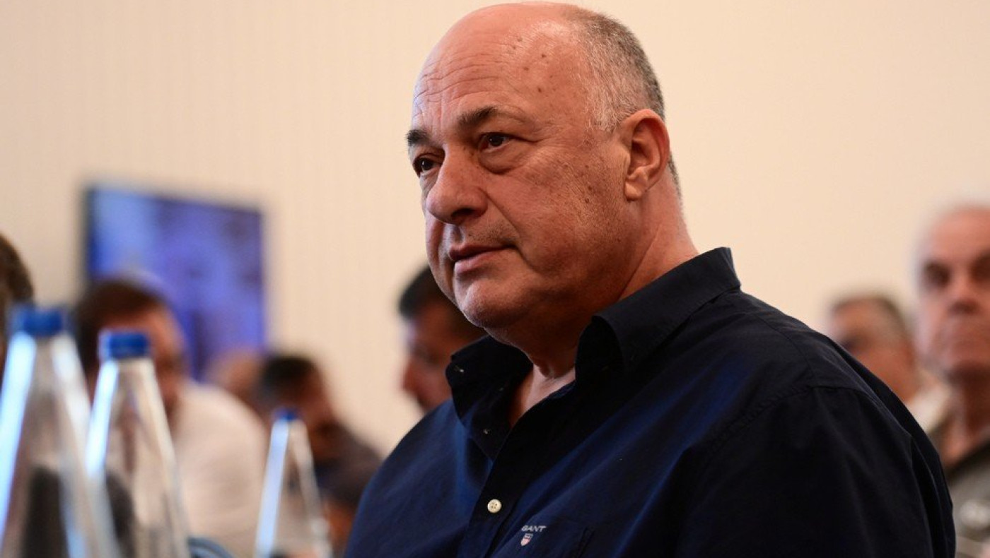 Βόλος: Ο Μπέος μαινόμενος κατά δημοσιογράφου... στολίζει για Χριστούγεννα