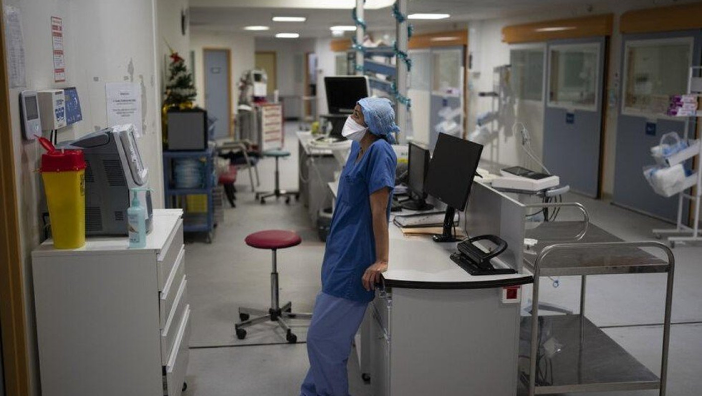 Παράθυρο για επιστροφή των ανεμβολίαστων υγειονομικών από τον Πλεύρη