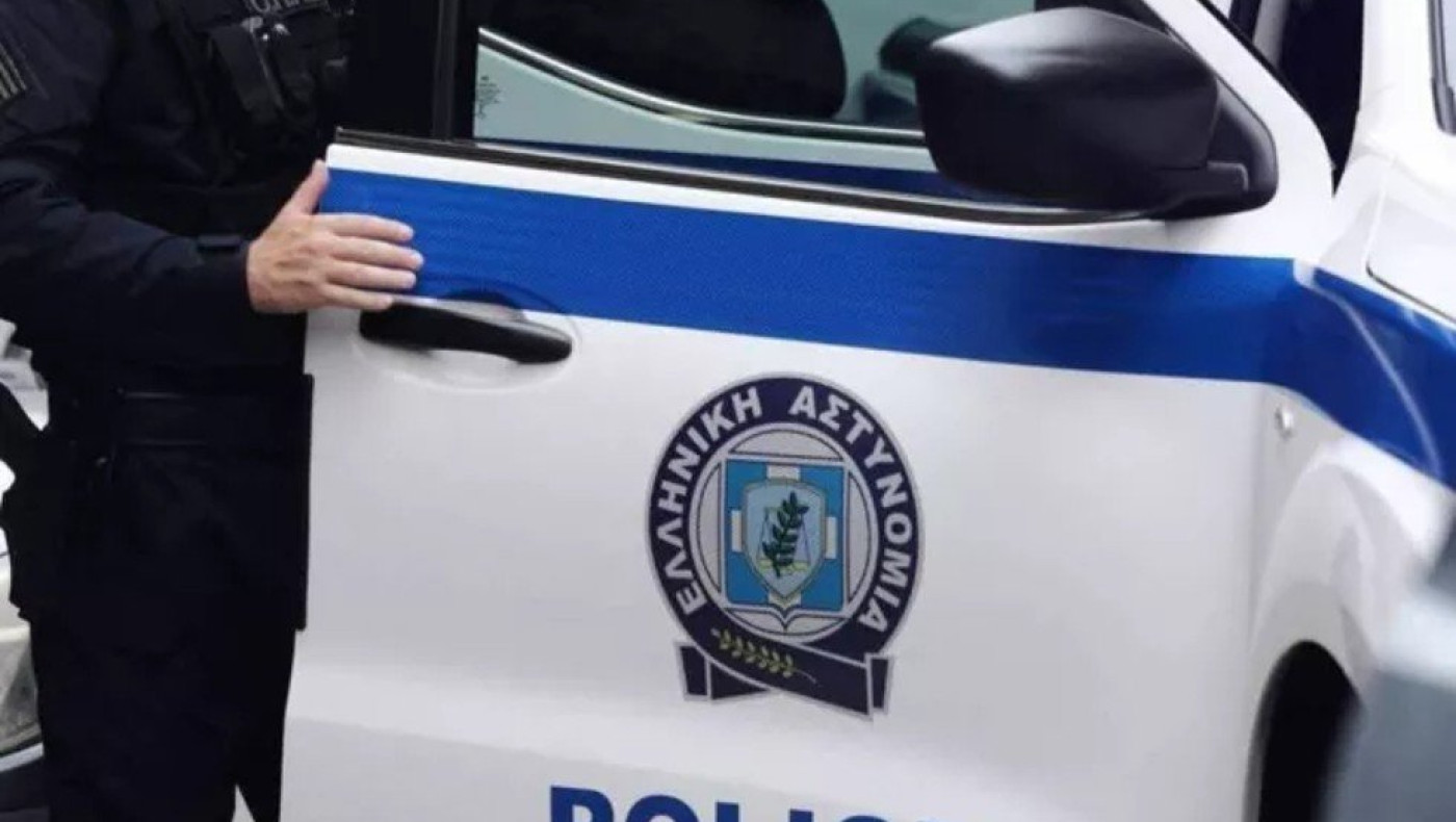 Θεσσαλονίκη-Τροχαίο στο Ποσειδώνιο: Αυτοκίνητο έπεσε σε σταθμευμένα οχήματα!