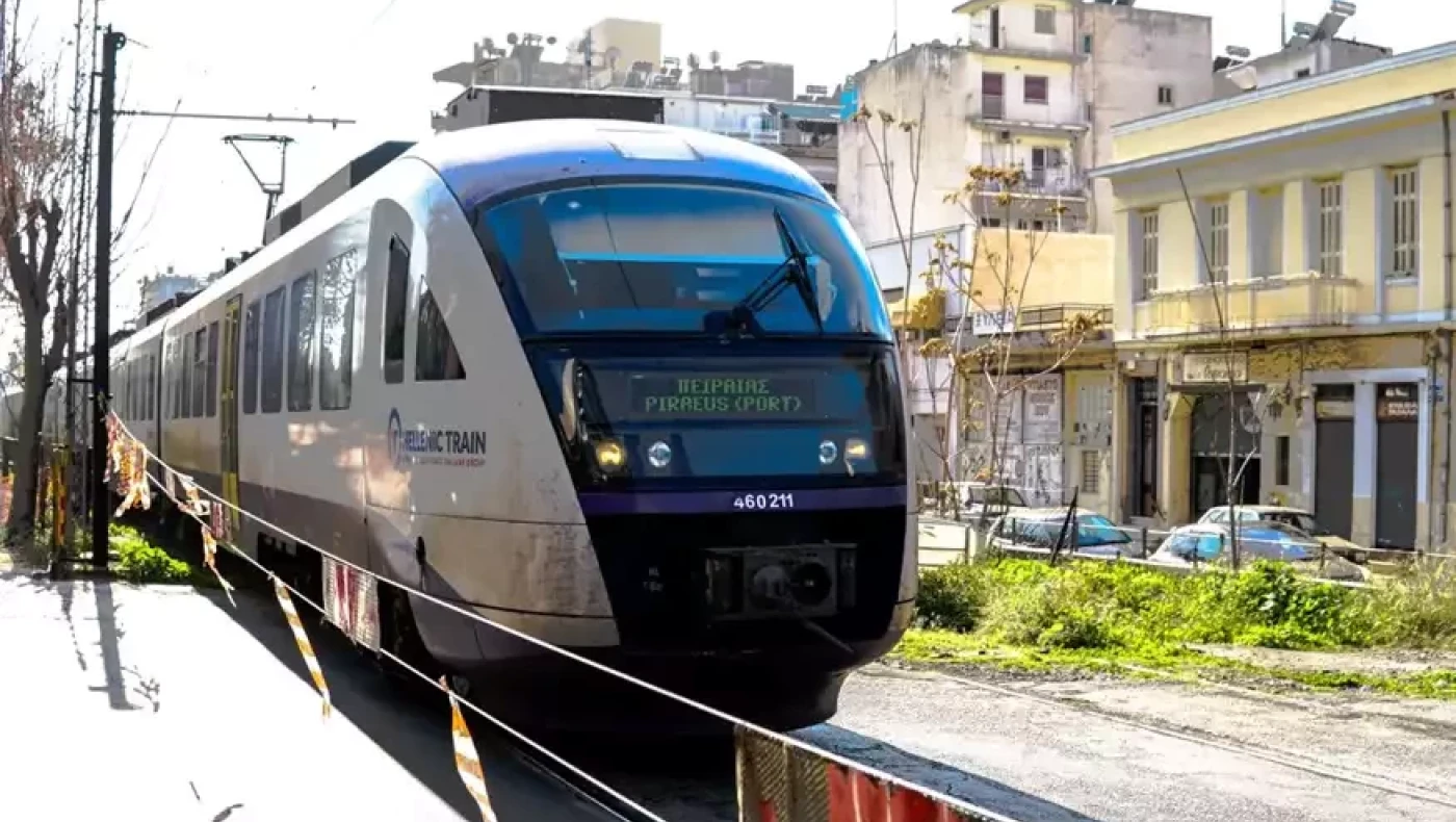 Πάτρα: ΙΧ συγκρούστηκε με τρένο-Απεγκλωβίστηκε η οδηγός