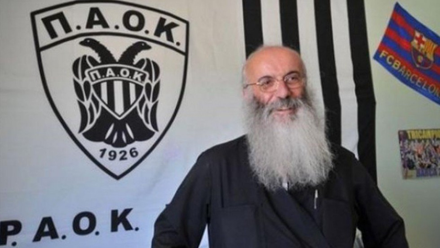 Το τραγούδι και ο χορός του παπα-ΠΑΟΚ σε παρουσίαση παραμυθιών (vid)
