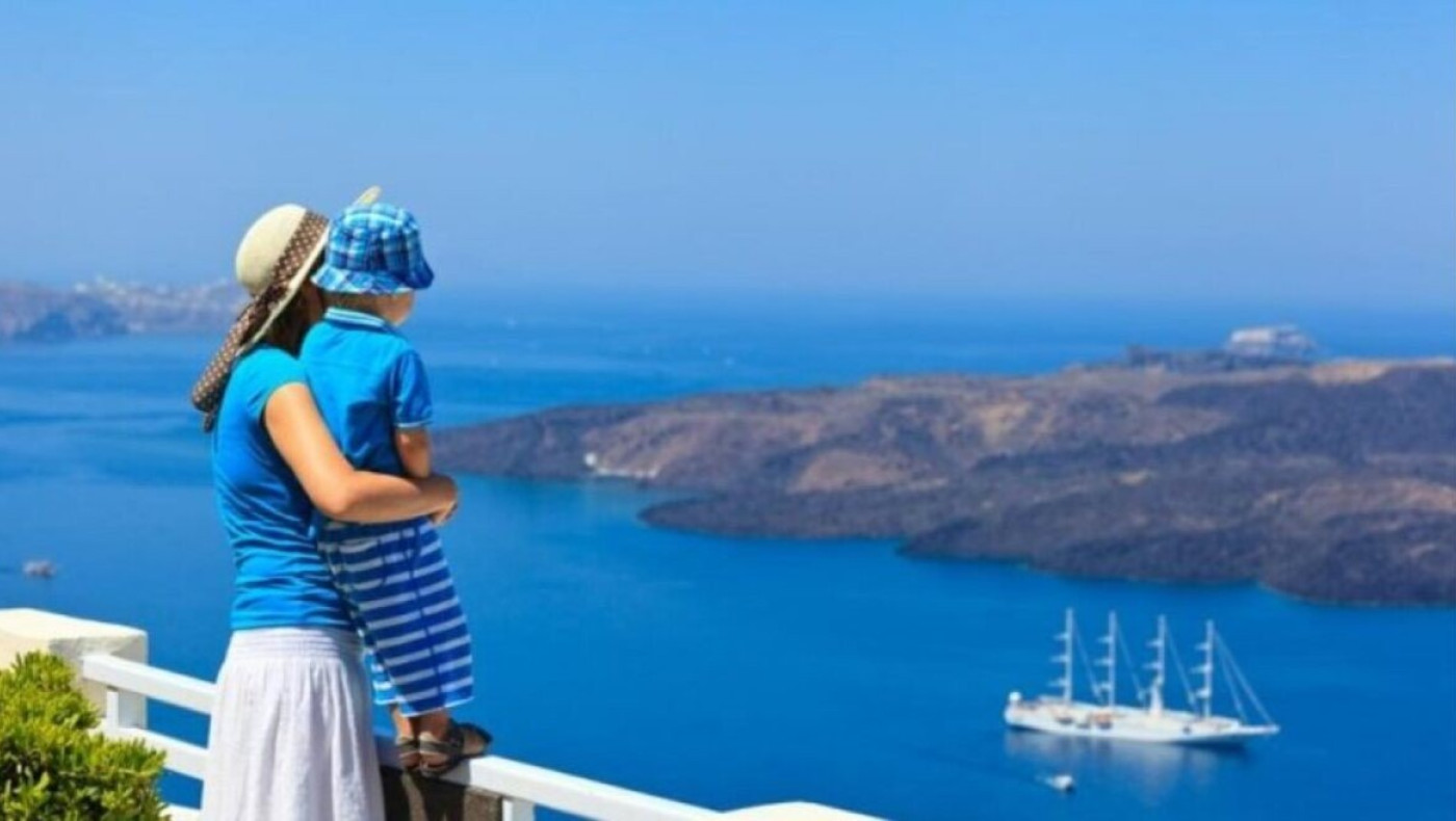Πάνω από Γερμανούς και Άγγλους: Αυτοί είναι οι τουρίστες που ξοδεύουν τα περισσότερα στην Ελλάδα
