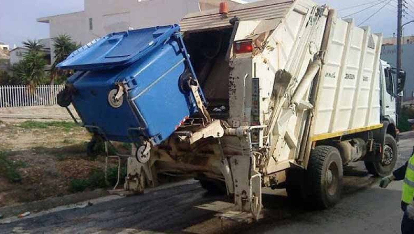 Καβάλα: Νεκρός οδηγός δίκυκλου που σφηνώθηκε στις ρόδες απορριματοφόρου