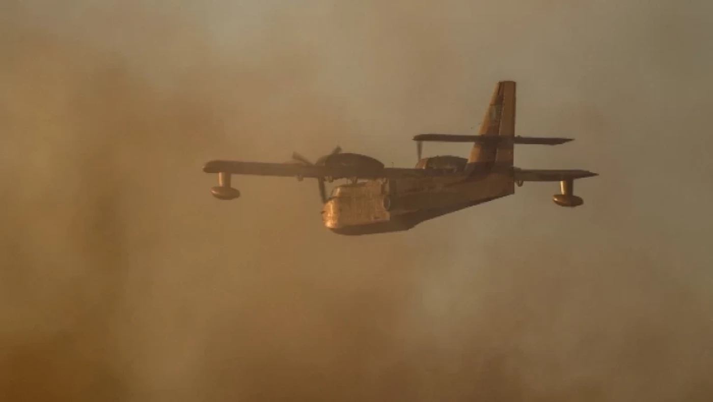 Έπεσε Canadair στην Κάρυστο - Βίντεο σοκ από την πτώση του!