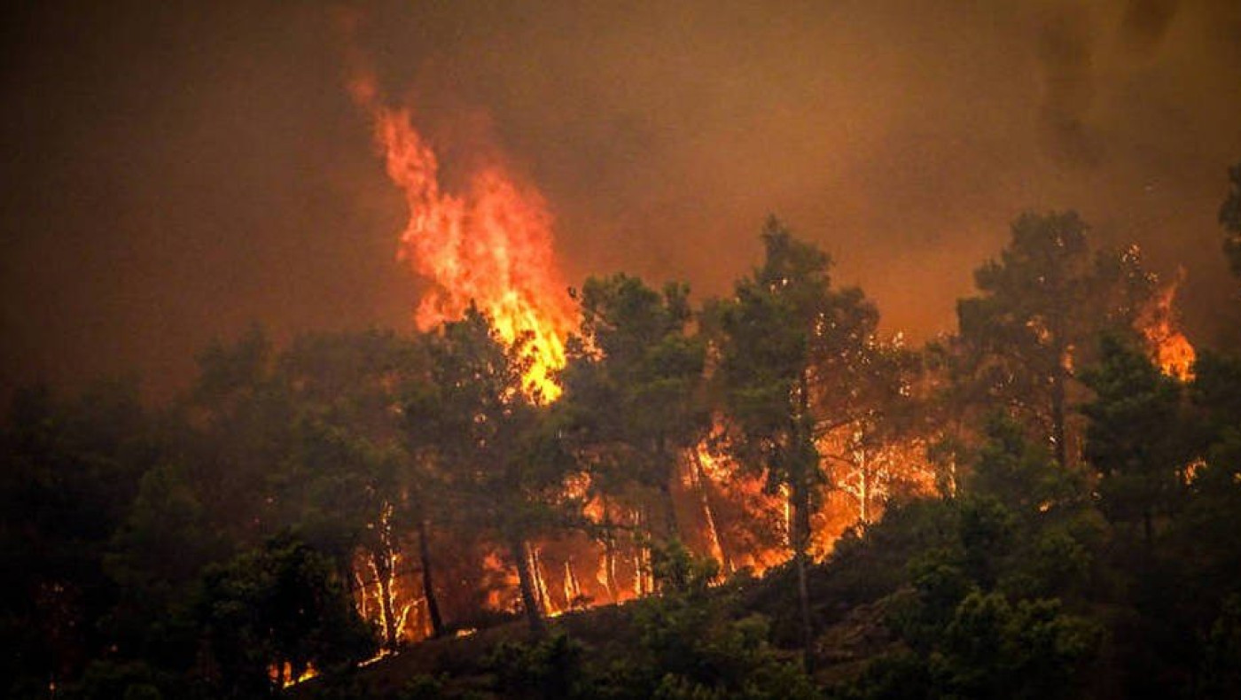 Φωτιά στη Ρόδο: Μαίνεται το μεγάλο μέτωπο - Ανησυχία για τον «ακραίο κίνδυνο» σήμερα