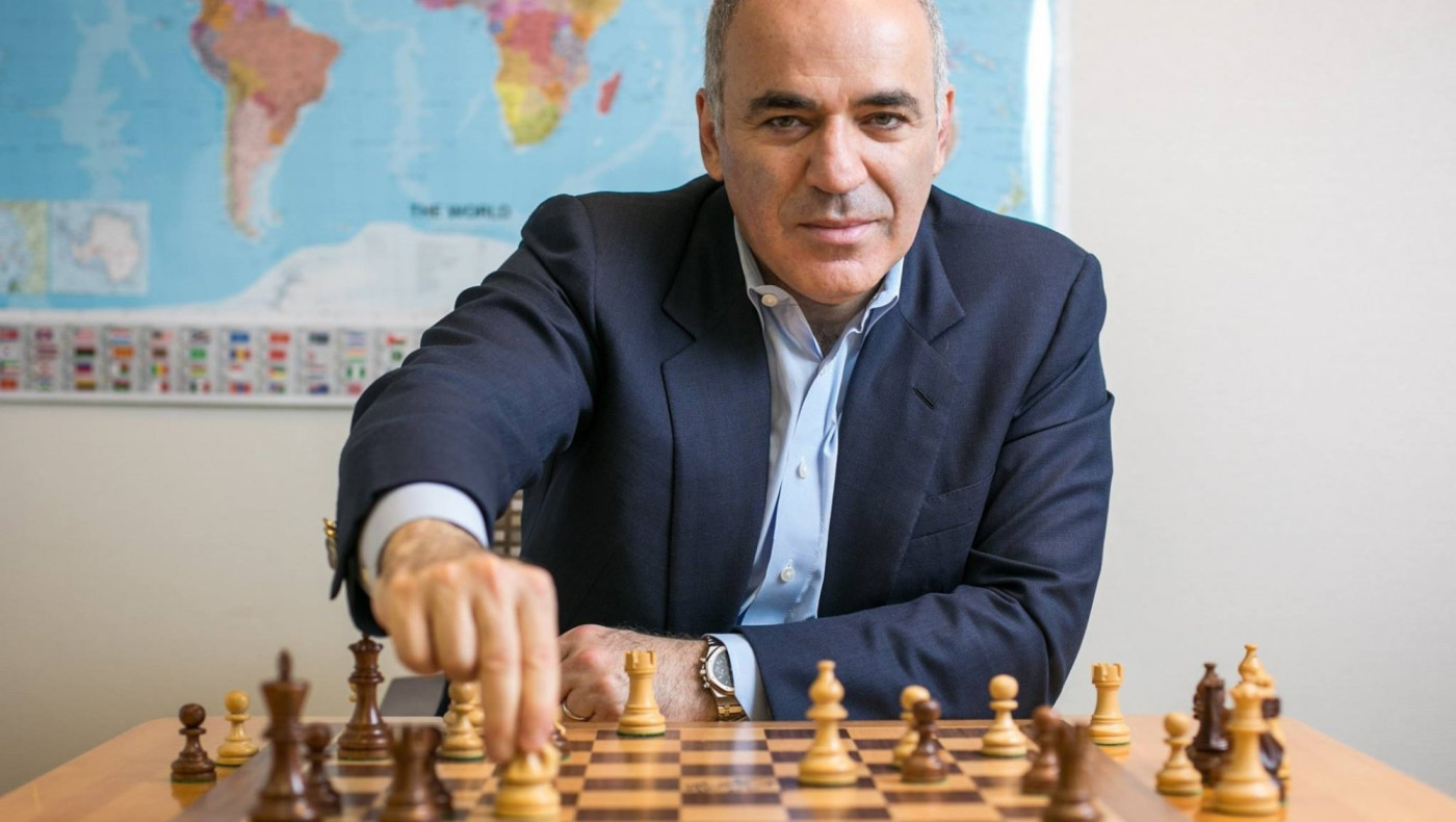 Ρωσία: Οι αρχές συνέλαβαν ... ερήμην του τον Γκάρι Κασπάροφ με την κατηγορία του ξένου πράκτορα