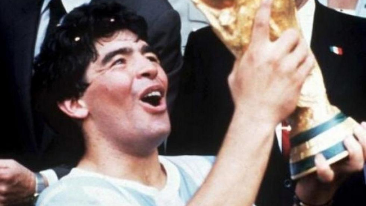 Το συγκλονιστικό βίντεο της Νάπολι για τα γενέθλια του σπουδαίου Ντιέγκο Μαραντόνα!