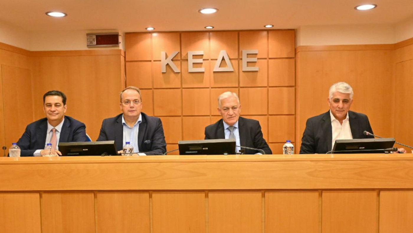 Προσφυγή ΚΕΔΕ και 165 δήμων: Γιατί αναβλήθηκε η εκδίκαση  για το τέλος ταφής