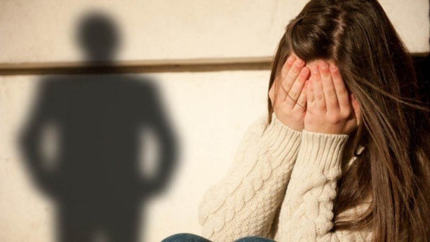 Θεσ/νίκη: Ασελγούσε με τον αδελφό του στην ανήλικη κόρη της φίλης του!