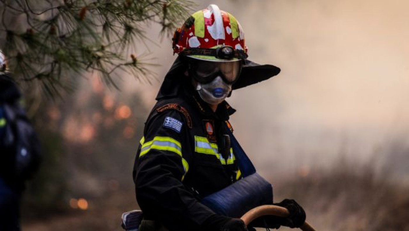 Θεσσαλονίκη: Υπό μερικό έλεγχο η φωτιά στη Μενεμένη