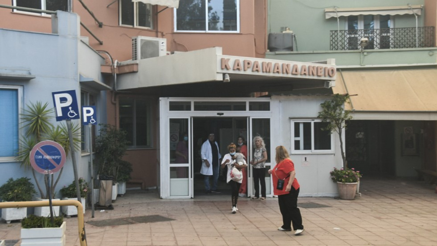 Φωτιά στην Πάτρα: Ζημιές στο «Καραμανδάνειο»-Αναστέλλεται η λειτουργία του