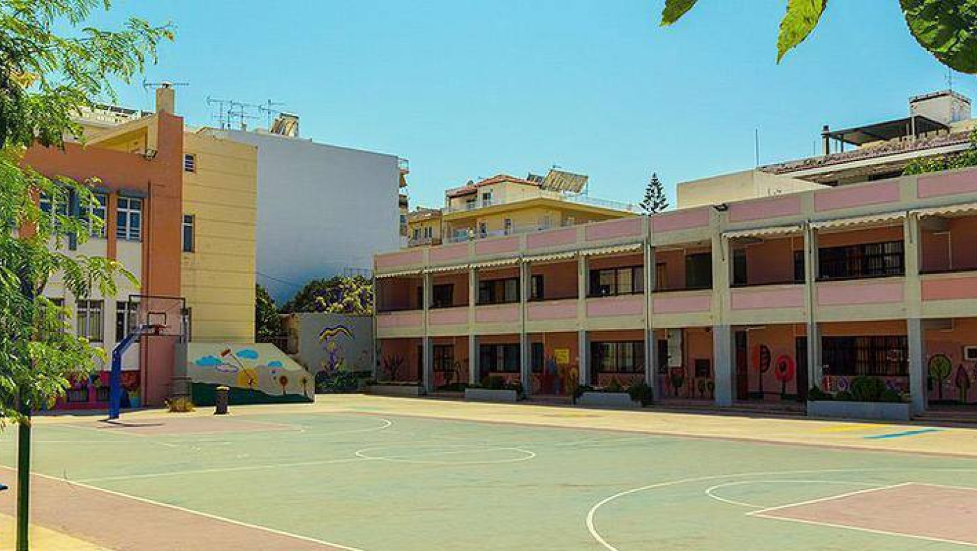 Κως: Ωμή βία έξω από σχολείο-Άγριος ξυλοδαρμός μαθητριών