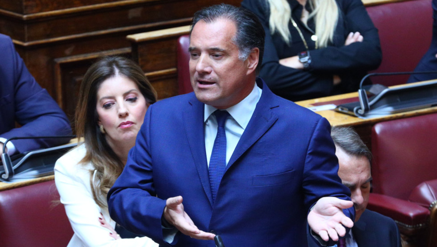 Ένταση ανάμεσα σε Γεωργιάδη και υγειονομικούς στη Ρόδο: «Μην τσιρίζετε. Για ηρεμήστε»