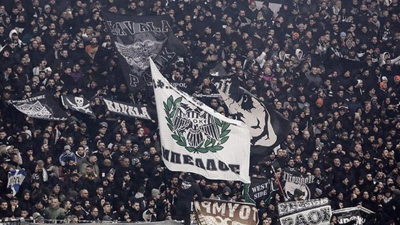 ΠΑΟΚ και στη Γερμανία! Διέκοψαν τραγουδιστή για να φωνάξουν «Ωωω ΠΑΟΚαρα»