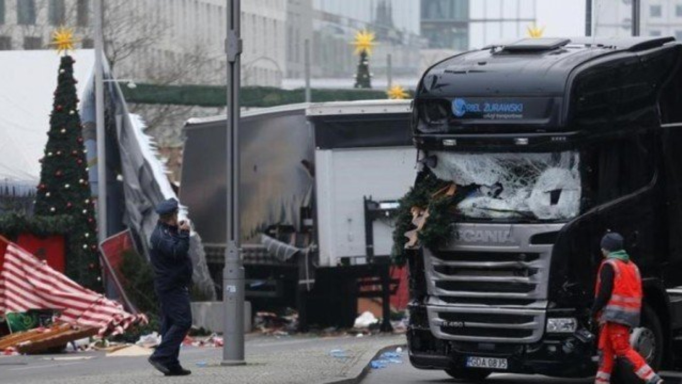 Charlie Hebdo: Το πρωτοσέλιδο για την επίθεση στο Βερολίνο (ΦΩΤΟ)