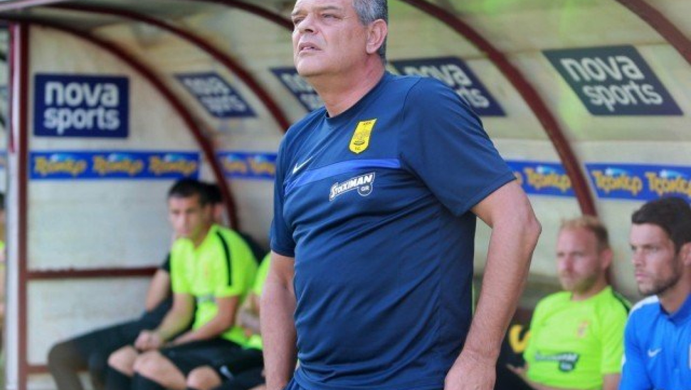 Δοκιμάζει     νέα       πρόσωπα       ο       Σπανός