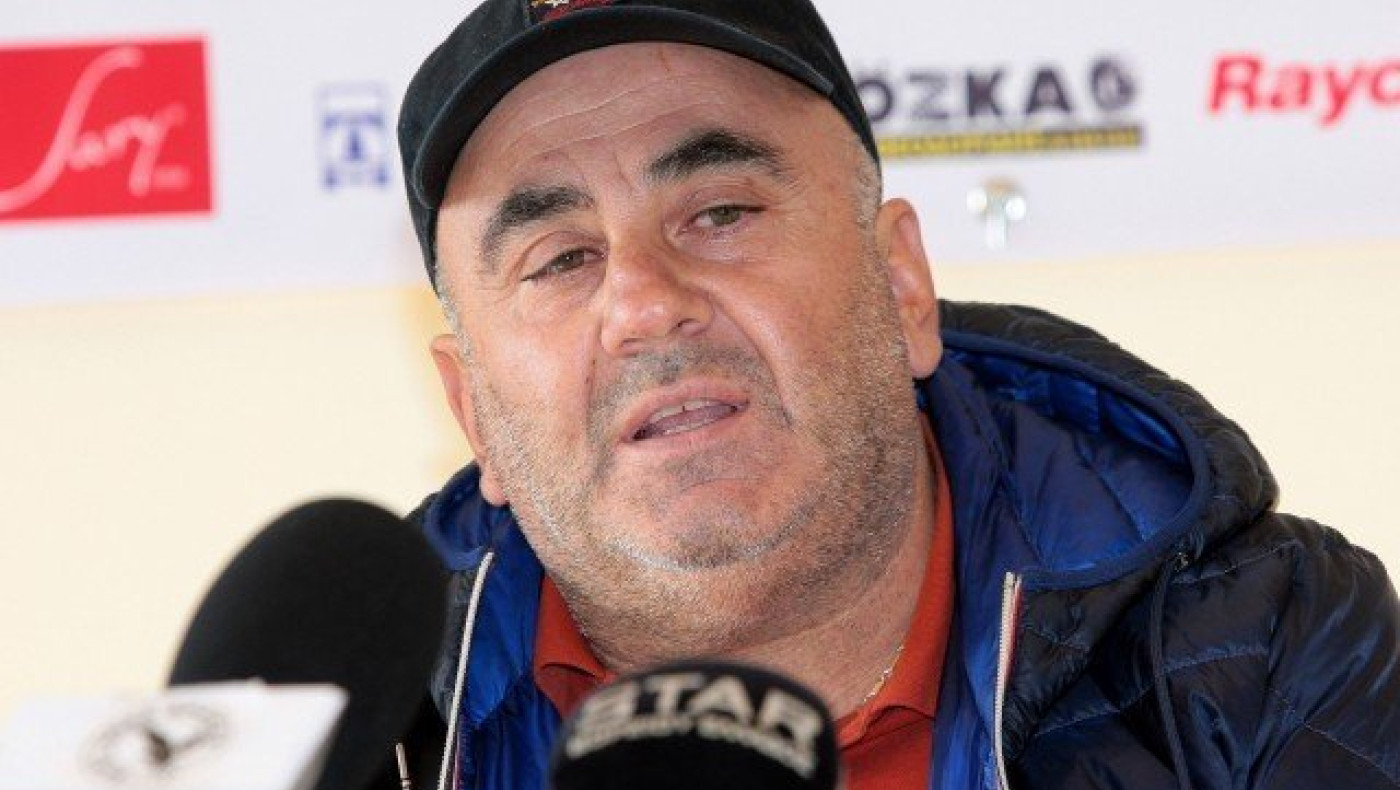 Η συγγνώμη του Μπύρου που...                  σκλαβώνει