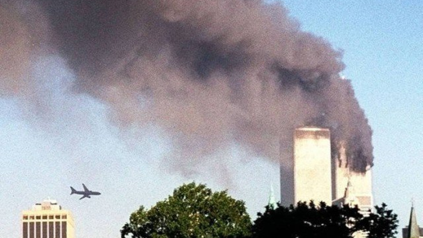 Η πρόσκρουση του πρώτου αεροπλάνου στους Δίδυμους Πύργους (ΒΙΝΤΕΟ)