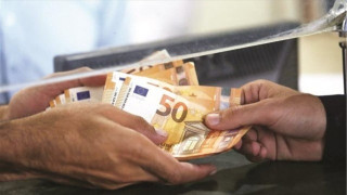 Συντάξεις: Διπλό μπόνους από αυξήσεις & μείωση φορολογικών συντελεστών