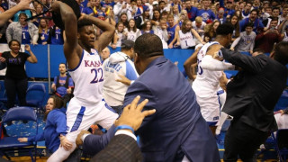 Σύρραξη και άγριο ξύλο σε ματς στο NCAA