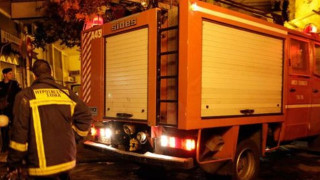 Φωτιά σε κάδους στη Θεσσαλονίκη - Ζημιές σε δύο ΙΧ και ένα κατάστημα