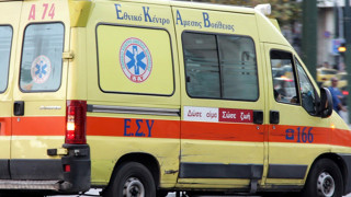 Θεσσαλονίκη: ΙΧ βγήκε από τον δρόμο και «καρφώθηκε» σε κολόνα