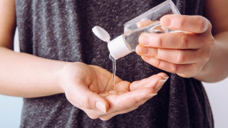 Σούπερ μάρκετ βρήκε έναν έξυπνο τρόπο να μην αγοράζουν πολλά αντισηπτικά οι πελάτες