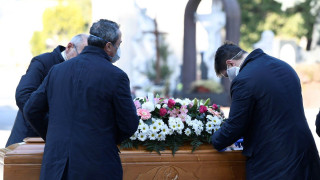 Ιταλία: Στρατιωτικό κομβόι μεταφέρει τα θύματα του κορωνοϊού
