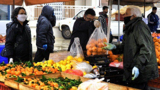 Θεσσαλονίκη: Θερμομετρήσεις σε πωλητές στις λαϊκές αγορές από γιατρούς