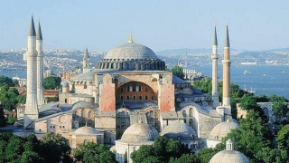 Εξέφρασε με καθυστέρηση τη λύπη της η Ρωσία για την Αγία Σοφία