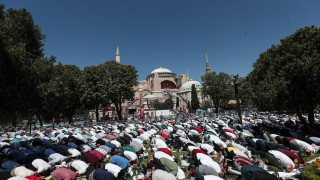 Με εντολή Ερντογάν ανοιχτή όλο το 24ωρο η Αγια Σοφιά για προσευχή μουσουλμάνων