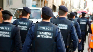 «Σπάει» τη σιωπή της η γυναίκα του αστυνομικού της Βουλής για τους βιασμούς και τους βασανισμούς
