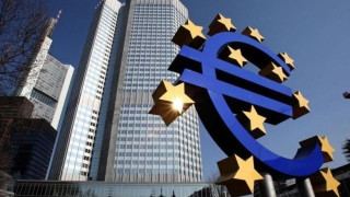 Στον... αναπνευστήρα η Ελλάδα με 80 δισ από την ΕΚΤ