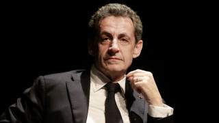 Νικολά Σαρκοζί: Σάλος για τις διακοπές στις Σεϋχέλλες παρά το «βραχιολάκι»