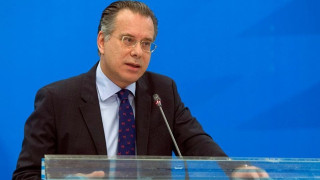 Σάλος για την πρόσληψη της πρώην συζύγου του στη Βουλή -Κουμουτσάκος: «Δεν το γνώριζα»
