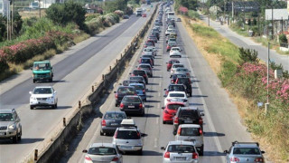 Οπου φύγει-φύγει οι Θεσσαλονικείς: Μποτιλιάρισμα στο δρόμο προς Χαλκιδική