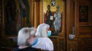 Κορωνοϊός: Εμβολιασμοί έξω από τις εκκλησίες