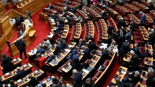Στις 11 η σύγκρουση των πολιτικών αρχηγών στη Βουλή για τις παρακολουθήσεις