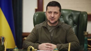 Για πρώτη φορά: Ο Ζελένσκι μέσα από το προεδρικό καταφύγιο χλευάζει τον Πούτιν