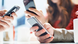 Πόσες μέρες τον μήνα χάνουμε κολλημένοι σε μια οθόνη – 3 tips «απεξάρτησης»