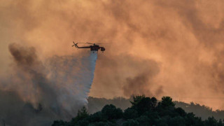 Αναζωπύρωση της φωτιάς στην Θάσο- Επιχειρούν εναέριες δυνάμεις