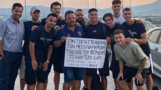 Συλλέκτης για Τσιγγάρα: Το παρασκήνιο για το αποχαιρετιστήριο πανό και το ψυχολογικό boost!