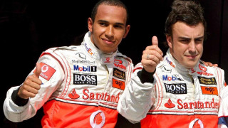 Formula 1: Ο Αλόνσο μοίραζε «φακελάκια» για να κερδίσει τον Χάμιλτον