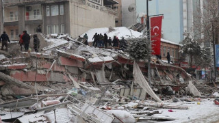 Ζευγάρι παικτών βόλεϊ ανάμεσα στα θύματα του φονικού σεισμού στην Τουρκία