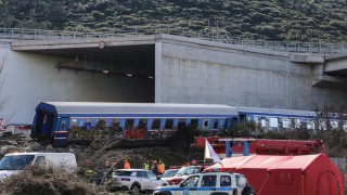 Εκλογές 2023 - Δημοσίευμα του BBC: «Η χώρα των πολιτικών δυναστειών και τα νεκρά κορίτσια των Τεμπών»