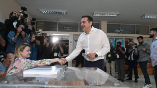 Ψήφισε και ο Αλέξης Τσίπρας- «Να τος, να τος ο πρωθυπουργός», φώναζαν οι ψηφοφόροι
