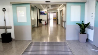 Τέλος μάσκες και rapid test στα νοσοκομεία