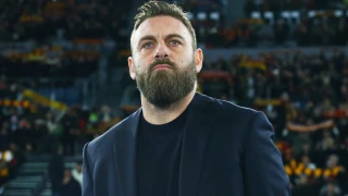 Ο Ντανιέλε Ντε Ρόσι παραμένει στο πάγκο της Ρόμα και τη νέα χρονιά