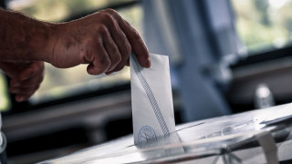 Νέα γκάλοπ: Μικρή ανάκαμψη ΝΔ, σταθερά δεύτερη η Πλεύση, πτώση για ΠΑΣΟΚ (vid)